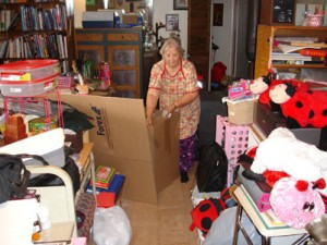 linda-living-room-packing