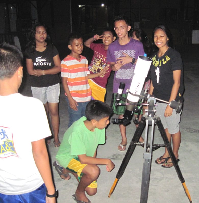 kids-on-telescope